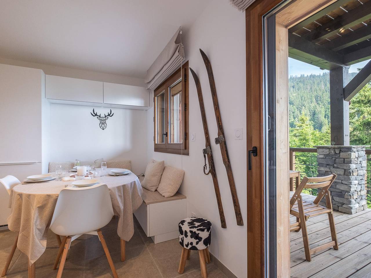 Entire apartment, Modern apartment with large terrace in Cernix in Cohennoz, Albertville region