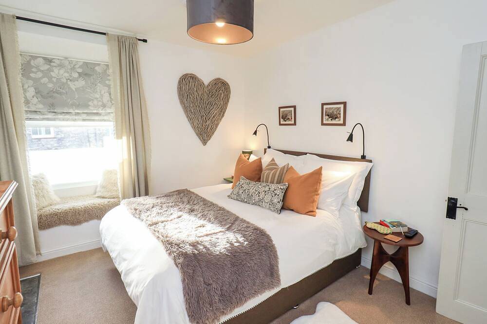 Gosling Cottage, pet friendly, country holiday cottage in Kendal in Kendal, Lake District