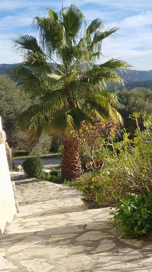 Gîte pour 2 personnes, avec vue ainsi que piscine et jardin à Roquevaire - 3