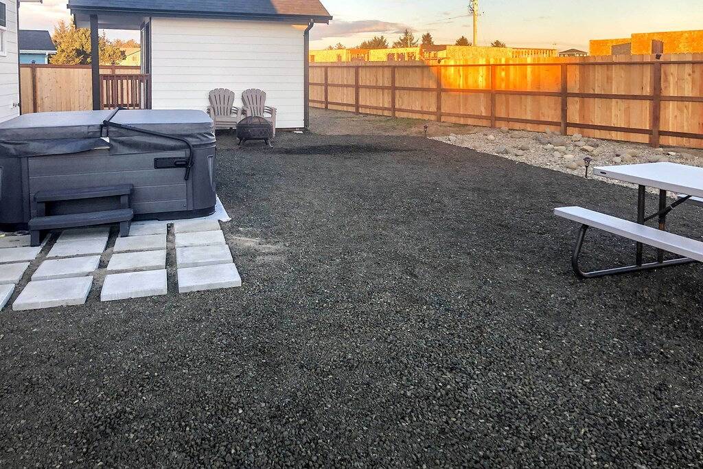 Hot Tub: Modern Ocean Shores Home, 2 Mi to Beach! in Ocean Shores, Grays Harbor County