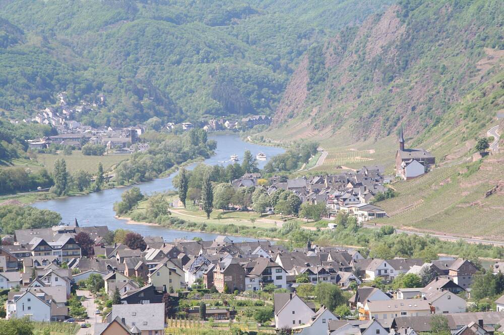 Ganze Wohnung, Ferienwohnung Nikolausberg, gr. Sonnenterrasse in Valwig, 3 km von Cochem in Valwig, Cochem-Zell