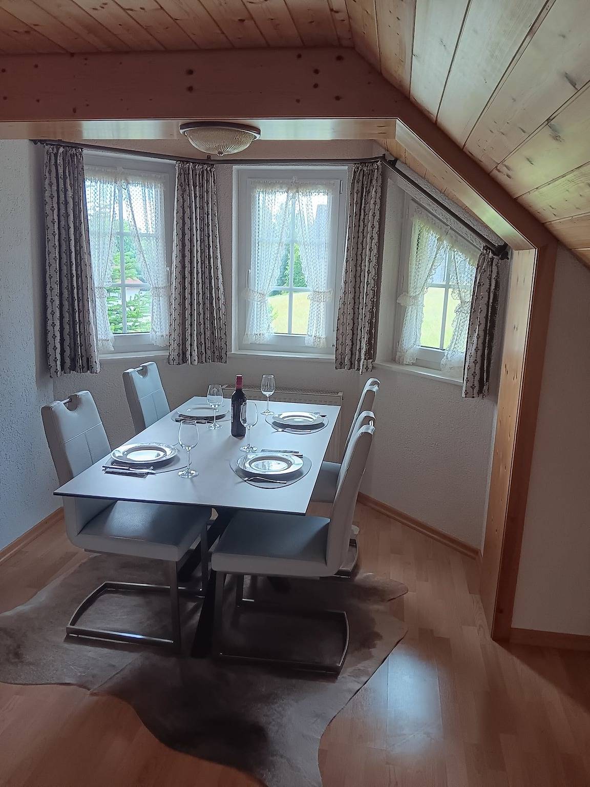 Ganze Ferienwohnung, Wunderschöne Ferienwohnung im Haus Schupp mit bester Aussicht in Suedlicher Schwarzwald, Dachsberg