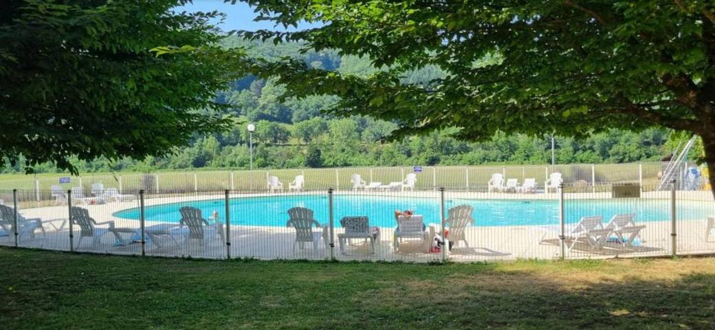 Gîte pour 2 personnes, avec balcon et piscine à Saint-Agrève
