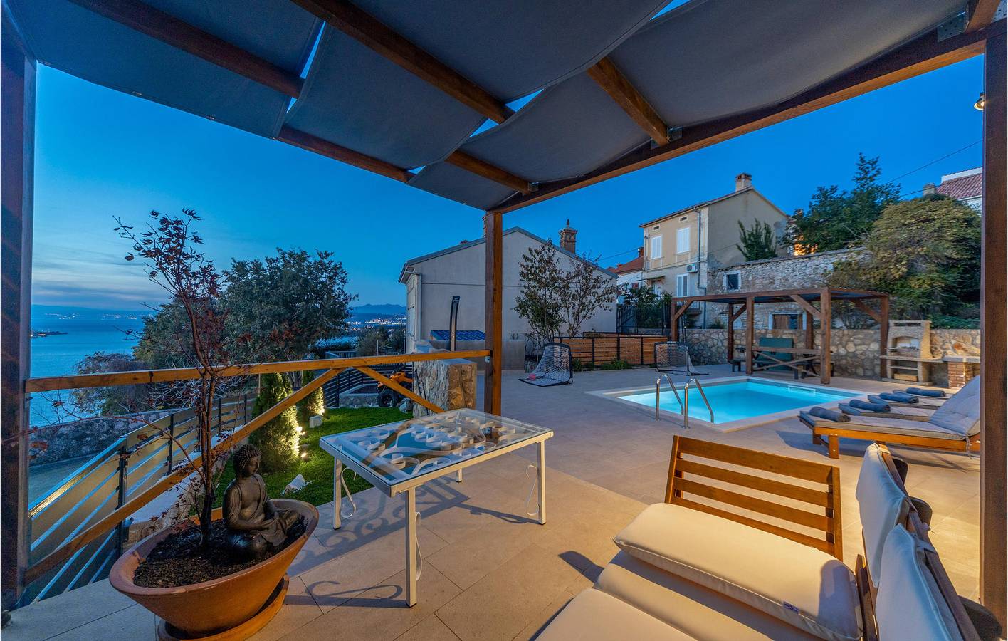 Gemütliche 1-Zimmer-Wohnung, 600 m vom Strand Pesja entfernt, mit Terrasse und Parkplatz in Omisalj, Krk