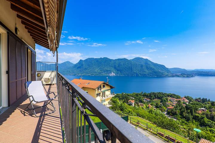 Ferienwohnung für 4 Personen, mit Balkon und Ausblick sowie Seeblick im Piemont - 2