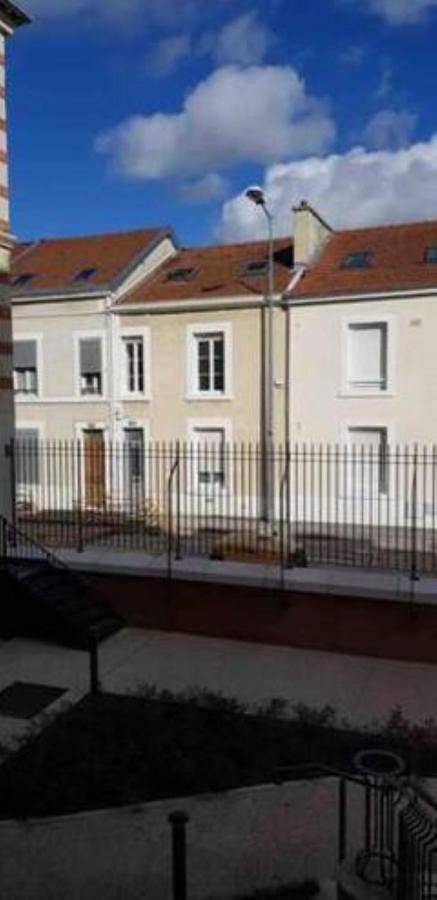 Double Room with Shared Bathroom in Reims, Marne