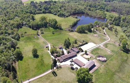 Chalet pour 8 personnes, avec vue ainsi que terrasse et piscine