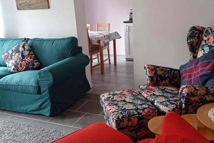 Four person cottage with heated/covered pool & private jacuzzi, 3 star rated in Mantilly, Parc naturel régional Normandie-Maine