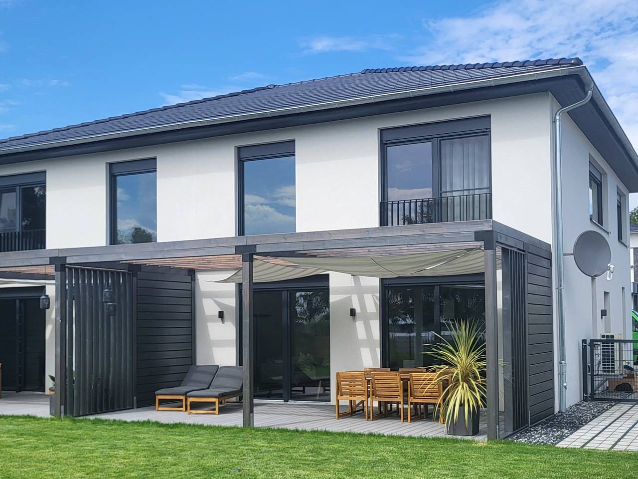 Ferienhaus 'Schlossterrassen 8a' mit Seeblick, privater Terrasse und Wlan in Pouch, Muldestausee