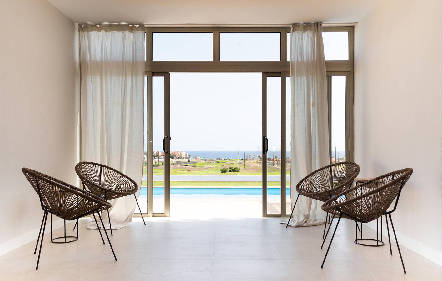 Un appartement confortable à 2 km de Playa del Castillo : appartement avec piscine, terrasse et Wi-Fi in Las Salinas, Antigua