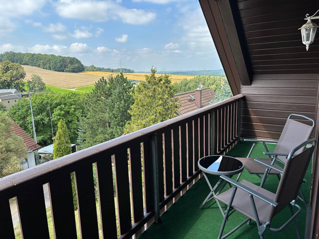 Apartamento entero, Apartamento 'Haus schöne Aussicht bei Chemnitz' con vistas a la montaña, balcón y wifi in Klaffenbach, Chemnitz