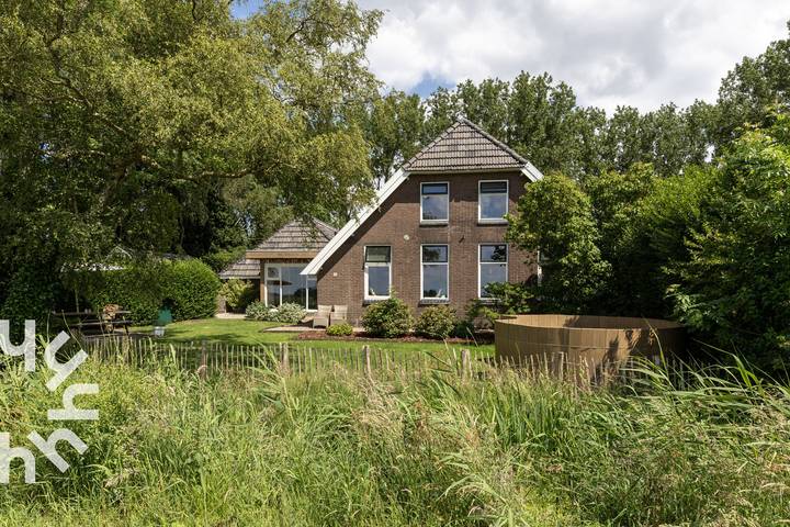Vakantiehuis voor 7 personen, with whirlpool and terras as well as tuin in Zwolle