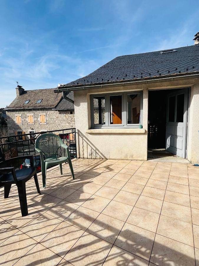 Location de vacances pour 5 personnes, avec terrasse et vue à Saint-Sauveur-de-Peyre - 2