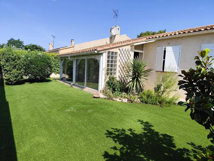Location de vacances pour 4 personnes, avec Terrasse ainsi que Jardin et Piscine à Coudoux