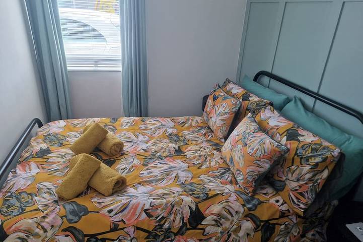 Chalet Ty Lilli Wen – Schlafplätze für 6 – Haustiere willkommen in Carmarthenshire