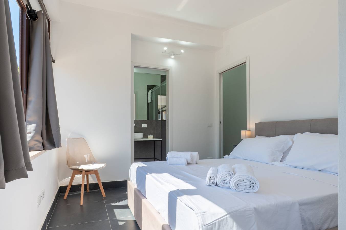 Room 'Altavilla 1' with Shared Garden and Air Conditioning in Torre Colonna-Sperone, Altavilla Milicia