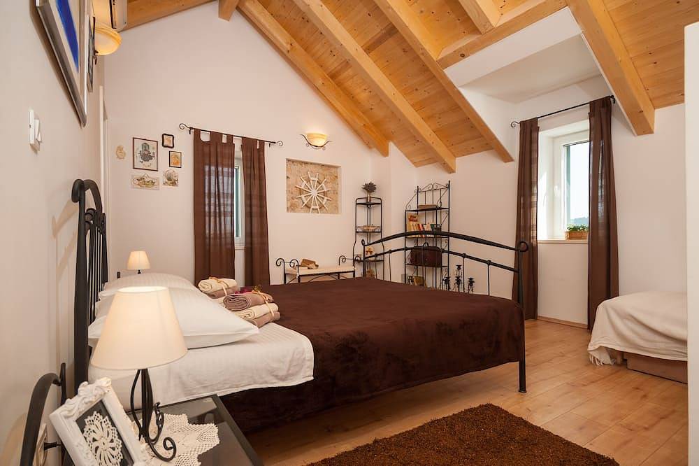 Neu Renovierte 100 Jahre Alte Steinvilla Mit Beheiztem Pool Villa Nikola Solta in Grohote, Solta