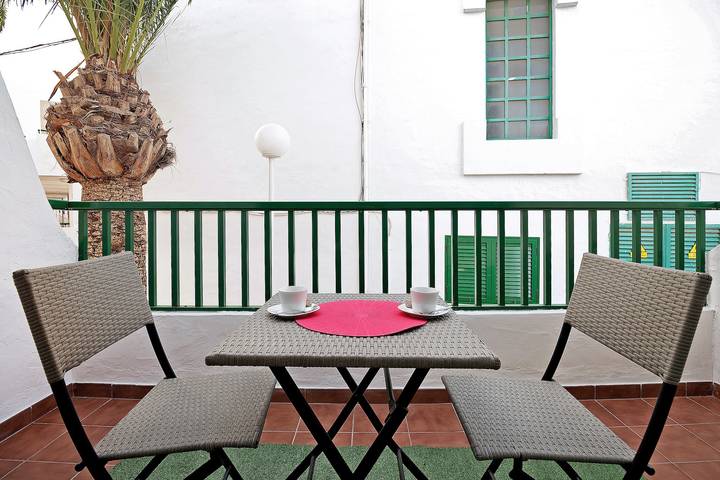 Ganze Wohnung, Ferienwohnung "Casa Joyne" in Strandnähe mit Gemeinschaftspool und WLAN in Puerto del Carmen, Tías