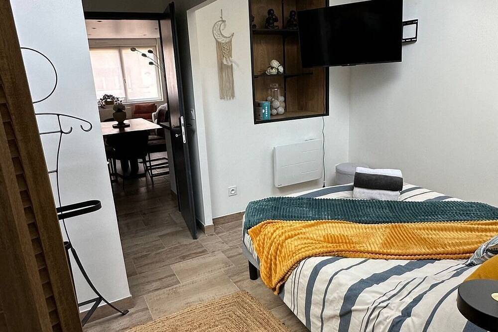 Geheel appartement, Elegant T2 Design & Comfort - Premium Getaway in Calais, Calais en omgeving