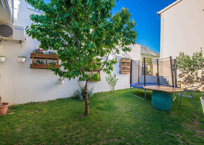 Smještaj za odmor za 6 osoba, s Balkon/terasa i Bazen u Dugi Rat