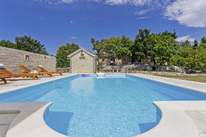 Villa für 7 Personen, mit Pool und Sauna sowie Garten, mit Haustier - 1