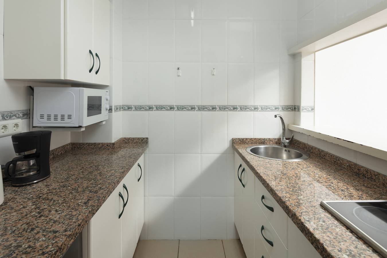 Entire studio, Studio Apartment 'Estudio 08 - 09' with Sea View, Wi-Fi and Air Conditioning in Torrox Costa, Torrox