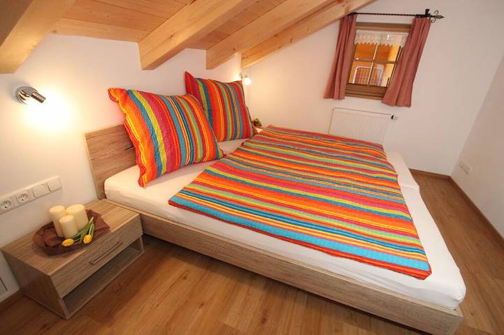 Ganze Wohnung, Ferienwohnung Fagerer Bergblick ,3 Schlafzimmer, 90qm, Dachgeschoss in Piding, Bayerische Alpen