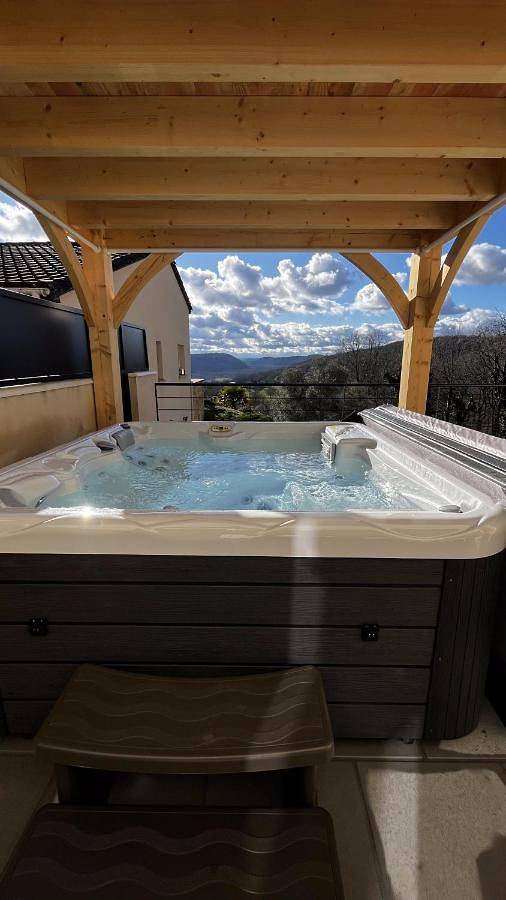Maison avec spa privatif et vue sur la vallée in Cazoulès, Dordogne