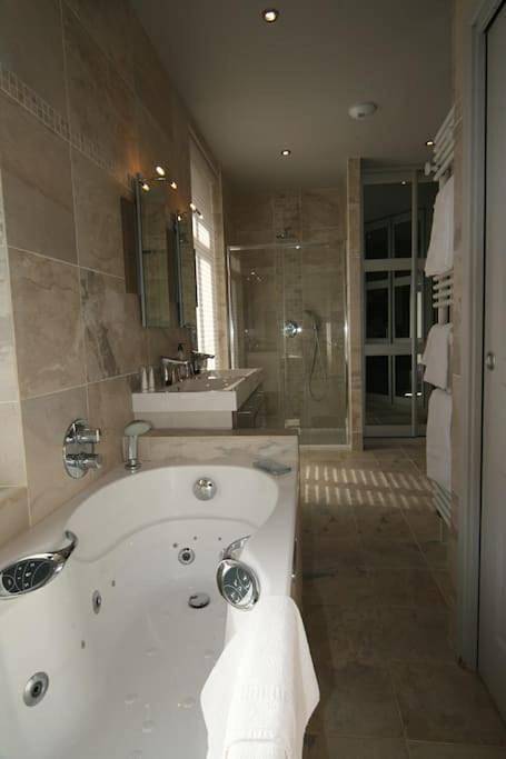 Villa pour 10 personnes, avec jacuzzi et terrasse, animaux acceptés à Saint-Malo - 4