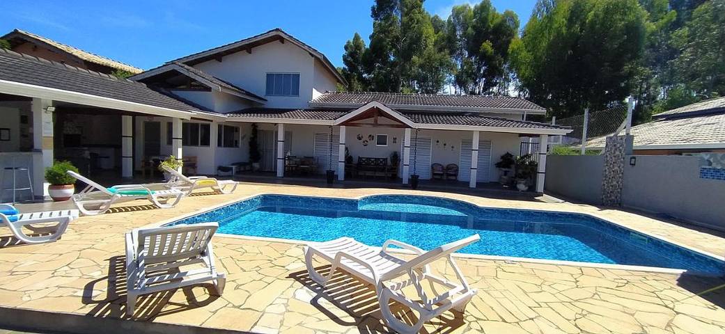 Casas e apartamentos de temporada para 8 pessoas, com piscina e jardim e ainda vista em Atibaia