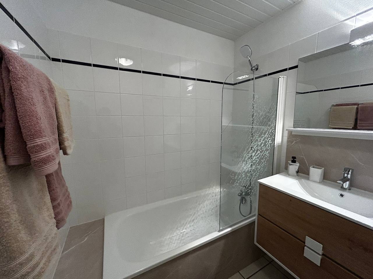 Appartement entier, T2 rénové avec Wifi et parking à 200m des Thermes in La Roche-Posay, Vienne (France)