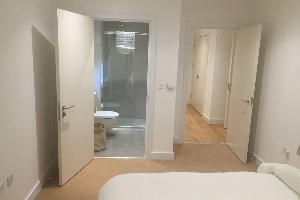 Entire apartment, Luxury Serviced Apartments***** in Croydon, London