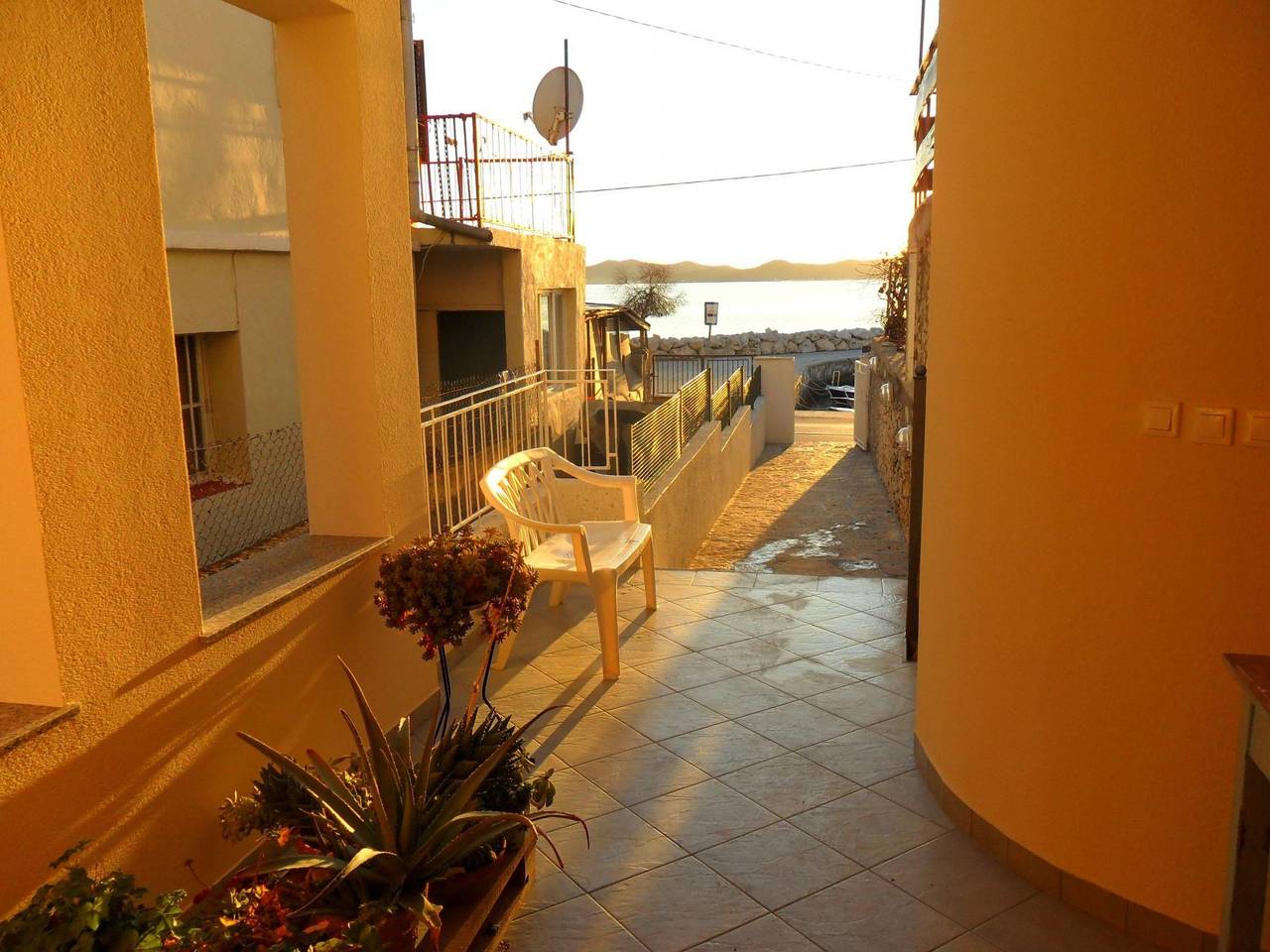Ganze Wohnung, Im Erdgeschoss mit Panorama-Blick in Diklo (Zadar), Zadar (Kommun)