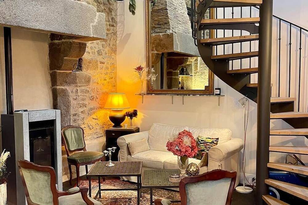 Le Cottage - Charming gîte at the foot of the Château in Combourg, Región de Saint-Malo