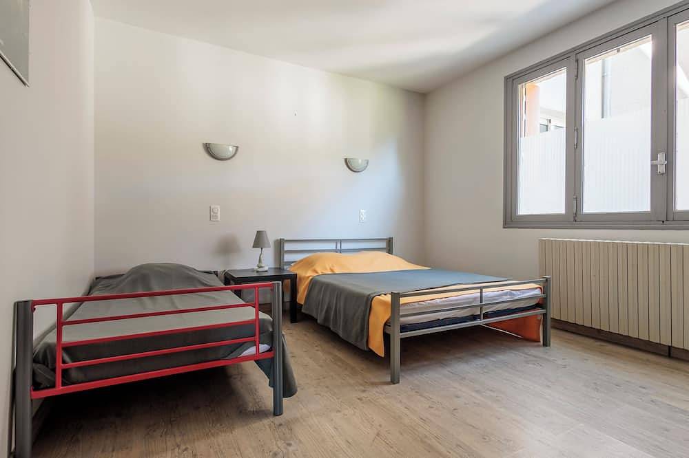 Belle maison avec 2 chambres pour 8 personnes au Camping les Paillotes à Ruoms in Ruoms, Ardèche