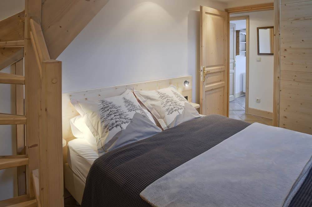 Entire apartment, \"33\" in the Hermine Residence in Oz, Écrins National Park