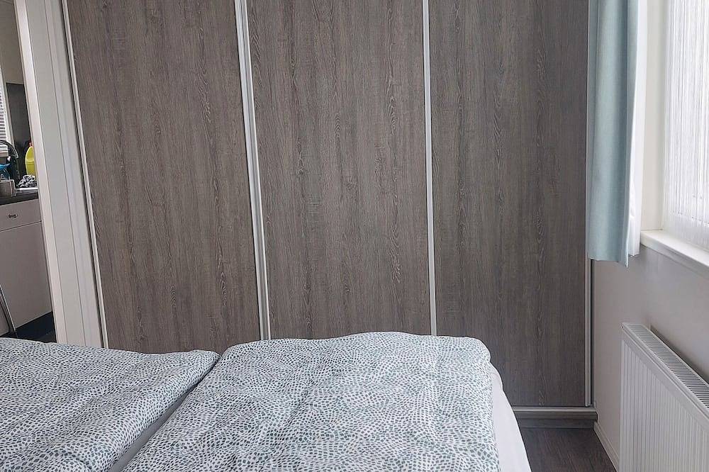 Charmingly decorated chalet Florence 4 near the sea serooskerke in Serooskerke, Walcheren