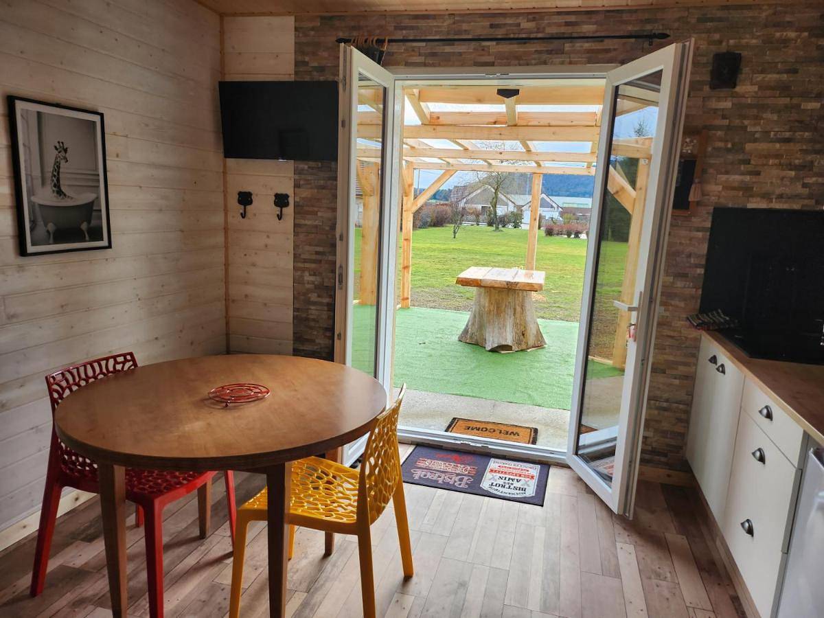 Appartement entier, Apartment - Ground Floor in Sirod, Jura Francais