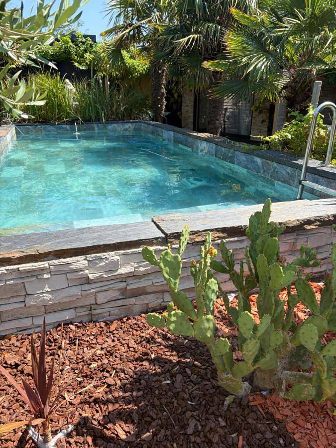 Maison d’hôte pour 4 personnes, avec Terrasse et Jardin ainsi que Piscine et Vue à Penmarch