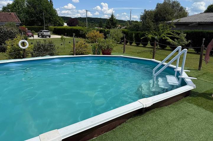 Chalet pour 4 personnes, avec piscine et jardin