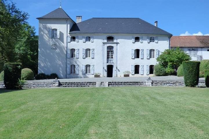 Château pour 23 personnes, avec Jardin dans l' Ariège