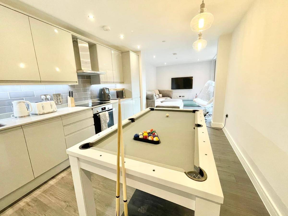 One-Bedroom Apartment in Harrow, Londres