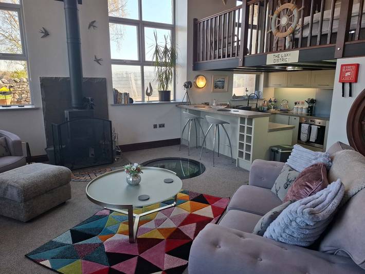 Glamping for 2 people, with pool and garden, with pets in Lancashire