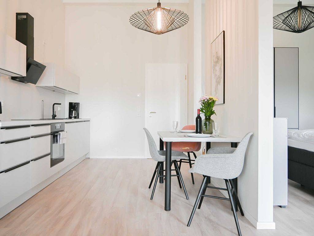 Ganze Wohnung, Moderne Ferienwohnung Appartment Teezauber mit überdachtem Balkon in Norden in Norden, Norden und Umgebung