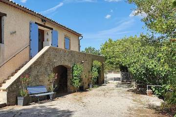 Location de vacances pour 10 personnes, avec vue ainsi que jardin et piscine, animaux acceptés à Ongles
