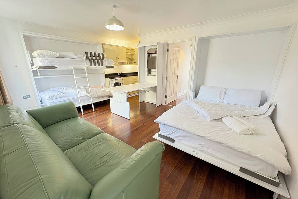 Entire apartment, Family Friendly Mullingar Self Catering Apartment on Park Hotel Grounds in Mullingar, County Westmeath