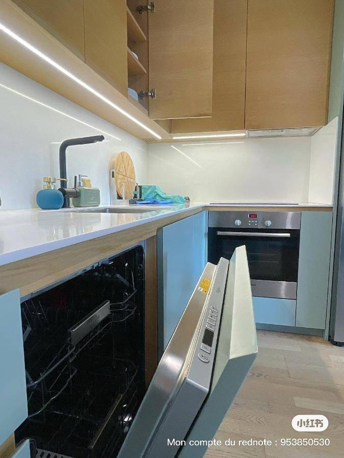 Gîte pour 4 personnes, avec Balcon et Jacuzzi ainsi que Terrasse et Vue à Bagnolet - 2