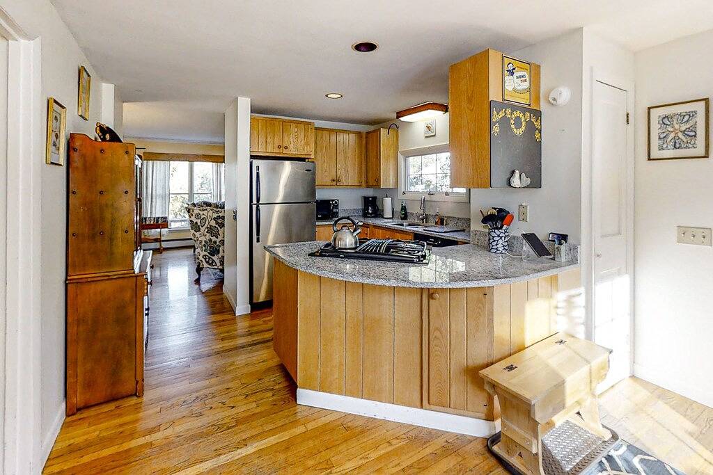 Dory Haven: Cove-front Home with sunroom, screened porch & waterfront yard in Acadia Nationalpark