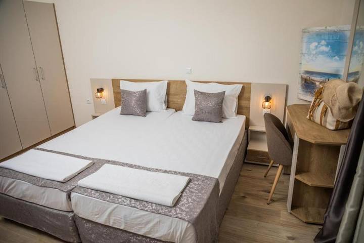 Apartament wakacyjny dla 2 osób, z balkon i basen oraz widok w Primorsko