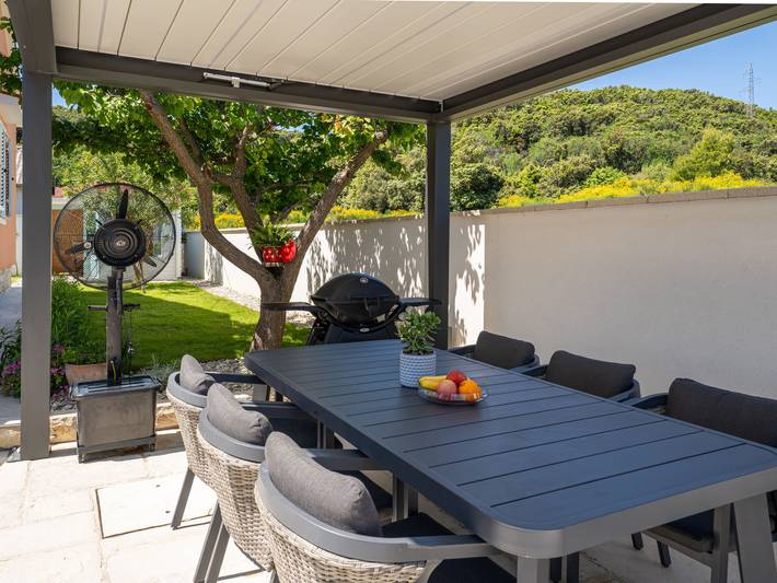 Ferienhaus für 4 Personen, mit Terrasse und Garten auf Rab - 2